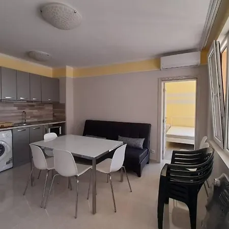 Апартамент С 2-Мя Спальнями В Поморие Комплекс Флора - Пляж В 100 М Apartment Pomorie