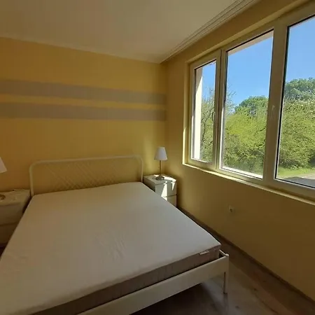 Апартамент С 2-Мя Спальнями В Поморие Комплекс Флора - Пляж В 100 М Apartment